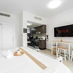 Calm And Elegant Apartment Near Yas Island