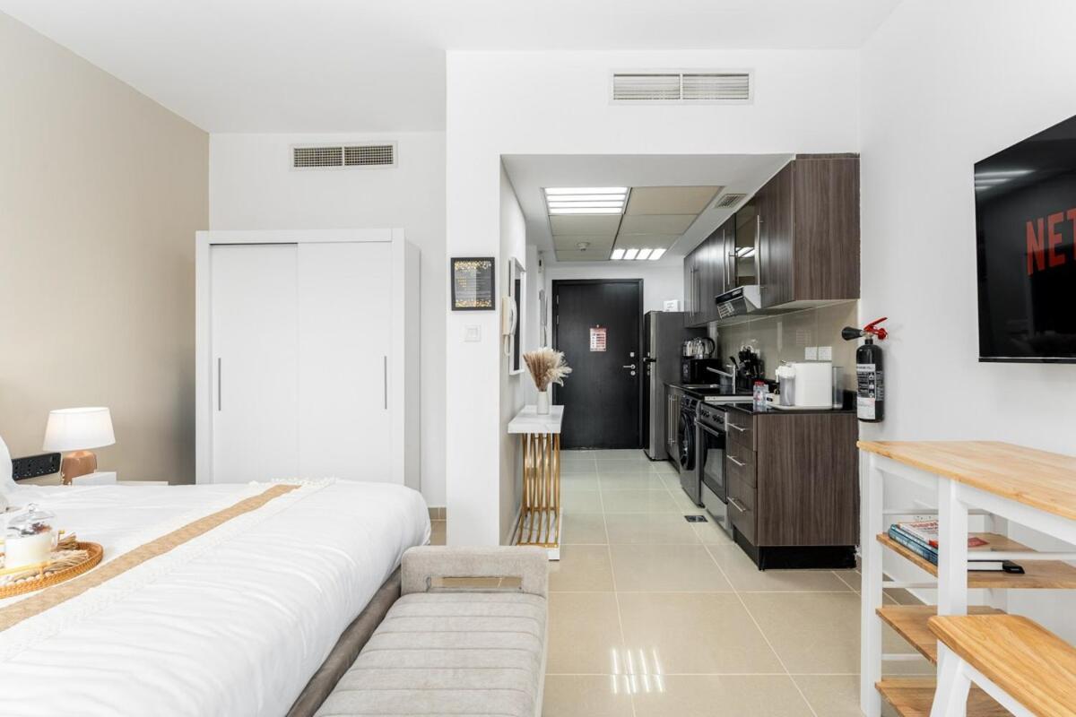 Calm And Elegant Near Yas Island *